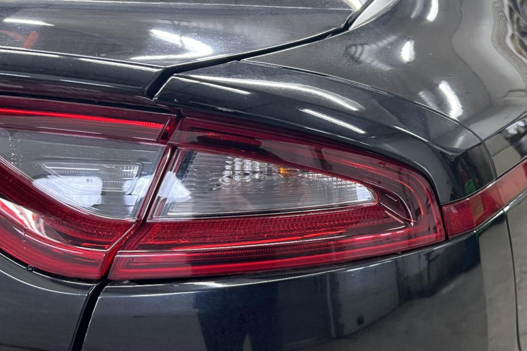 2018-2021 Kia Stinger Tail Light Assembly (WITH: Painted Upper Cover) Right Passenger-Side 92402J5020