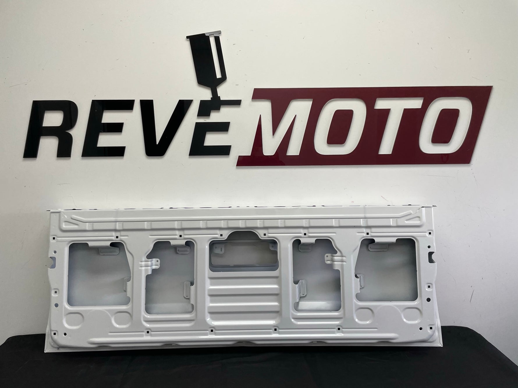 Painted Tailgate for 2016-2023 Toyota Tacoma Super White (040) 6570104030 TO1900200 ReveMoto Painted Auto Parts Replacement 