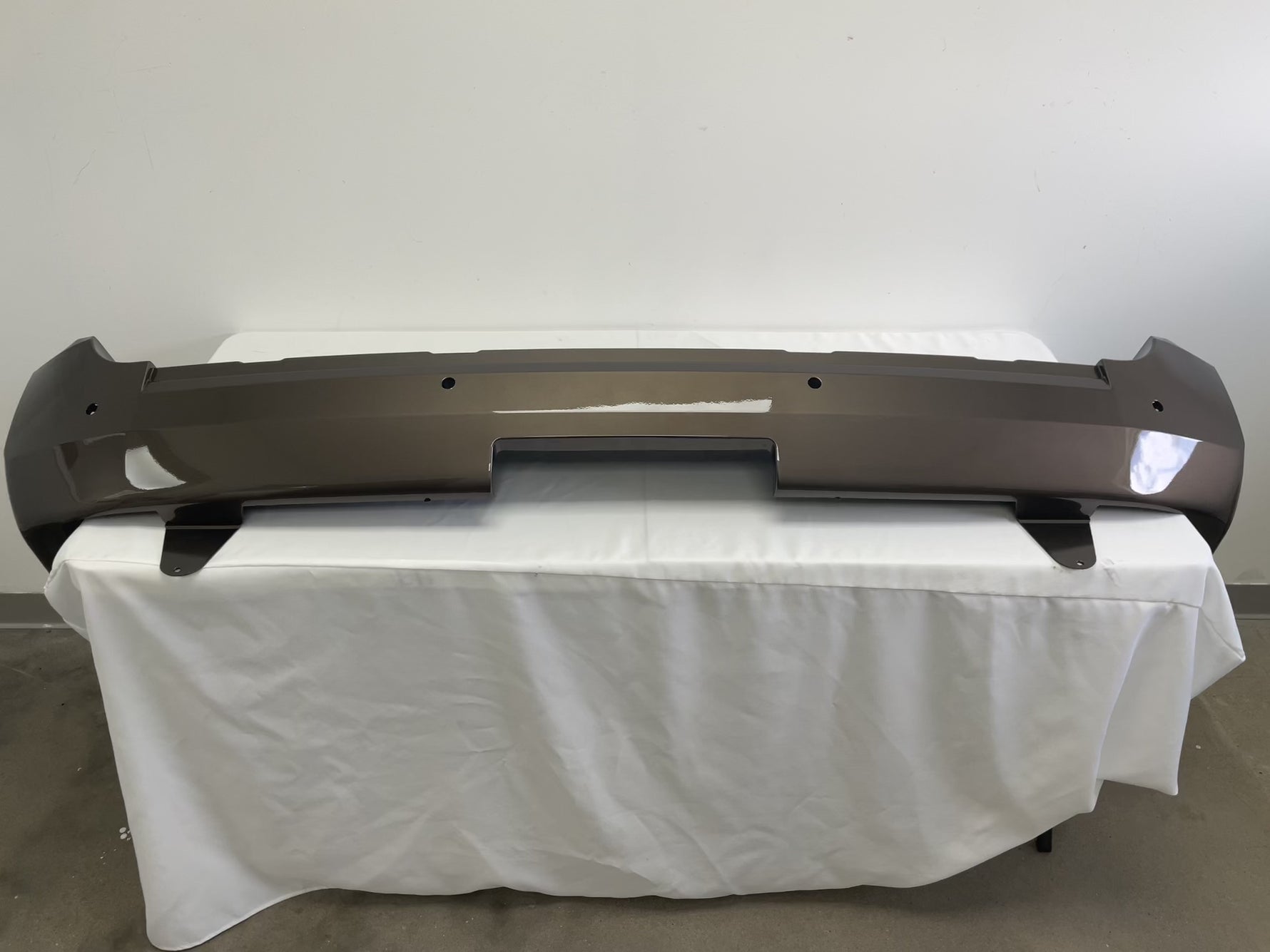 24847 - 2011-2017 Ford Expedition Rear Bumper Painted (For 119-Inch Wheel Base) Caribou Metallic (H5) BL1Z17K835GPTM FO1100723