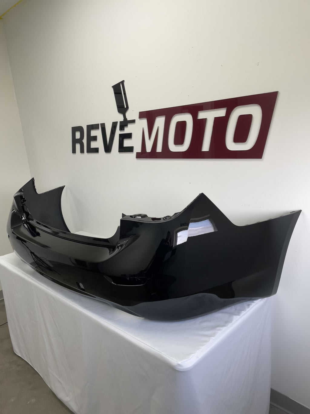 24632 - 2014-2017 Infiniti Q50 Rear Bumper Painted Black Obsidian (KH3) 850224GA0H IN1100152