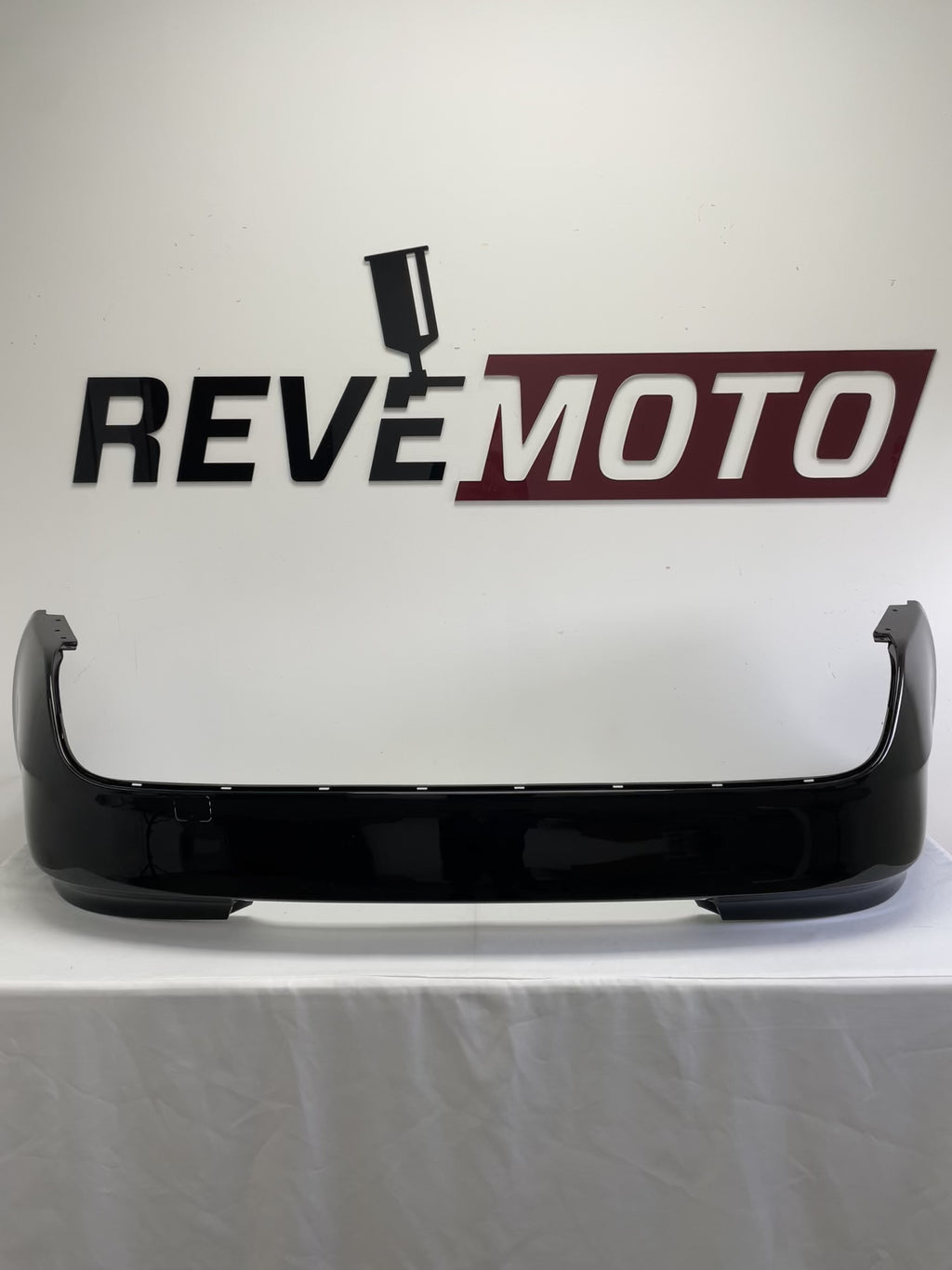 24672 - 2008-2013 BMW 1-Series Rear Bumper Painted Jet Black (668) 51127892597 BM1100193