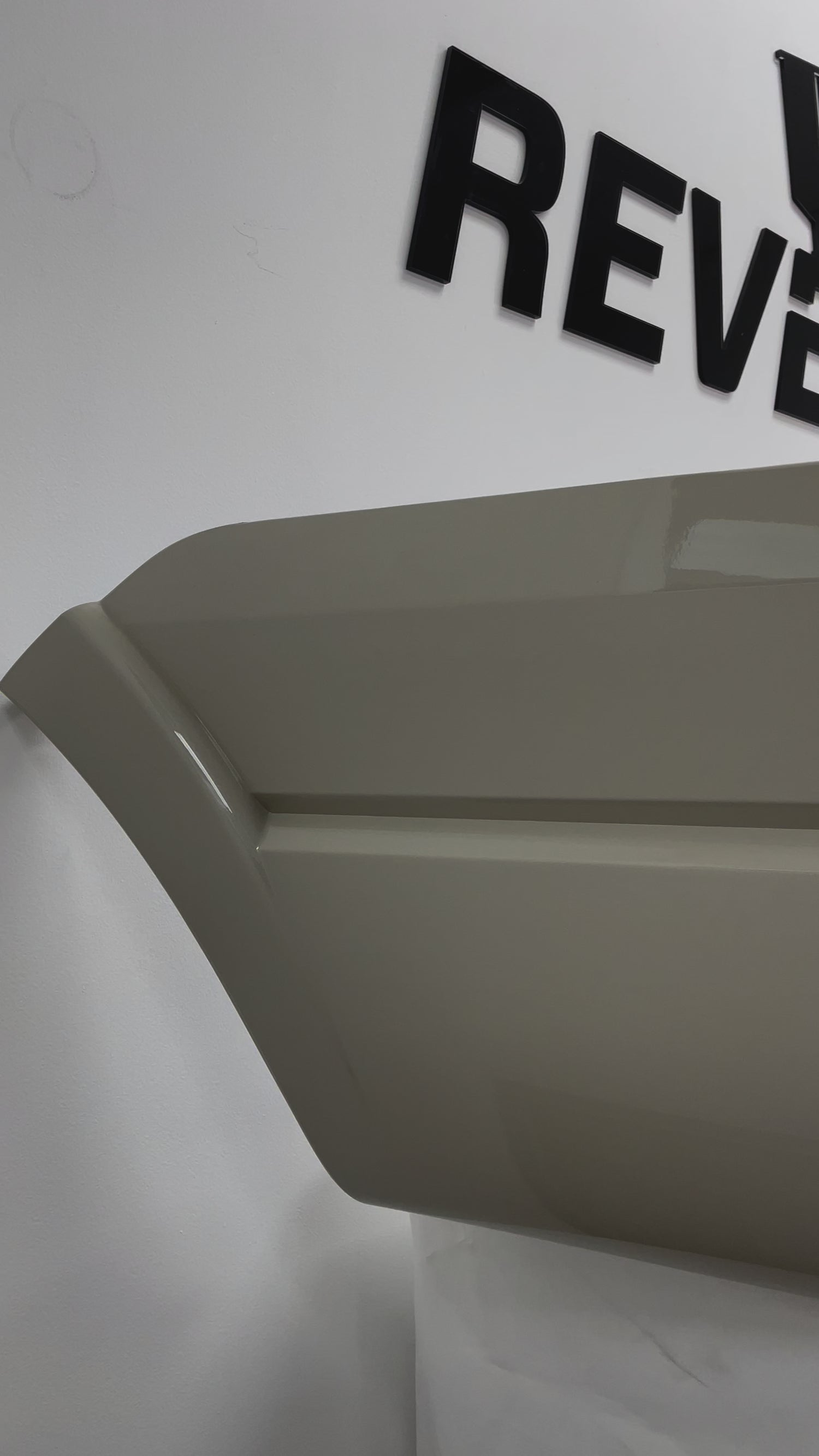 23539 - 2004-2006 Ford Expedition Rear Bumper Painted (Limited/XLT Sport/Eddie Bauer) Cashmere Tricoat (G4) 3L1Z17K835GAB FO1100370