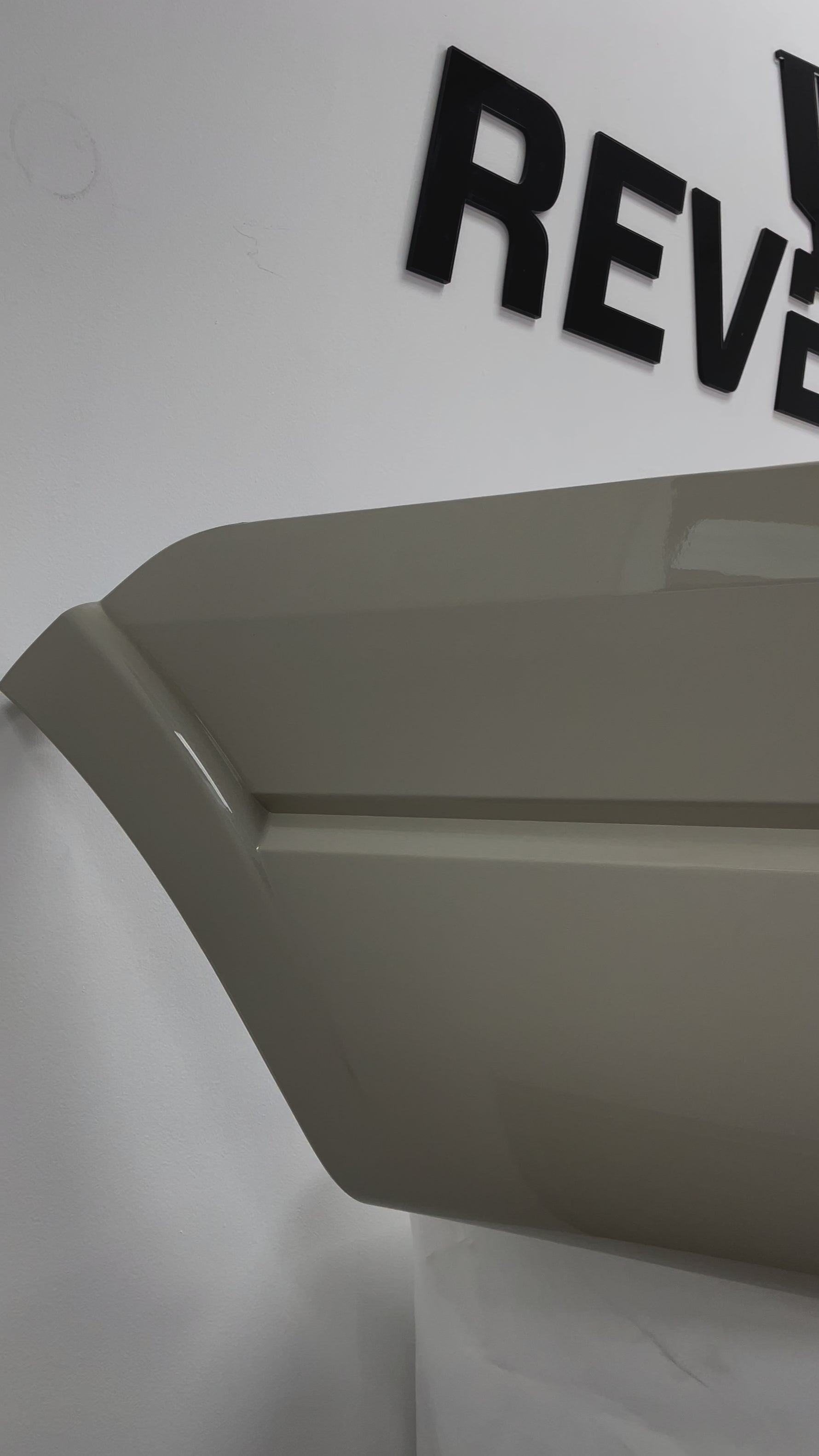 23539 - 2004-2006 Ford Expedition Rear Bumper Painted (Limited/XLT Sport/Eddie Bauer) Cashmere Tricoat (G4) 3L1Z17K835GAB FO1100370