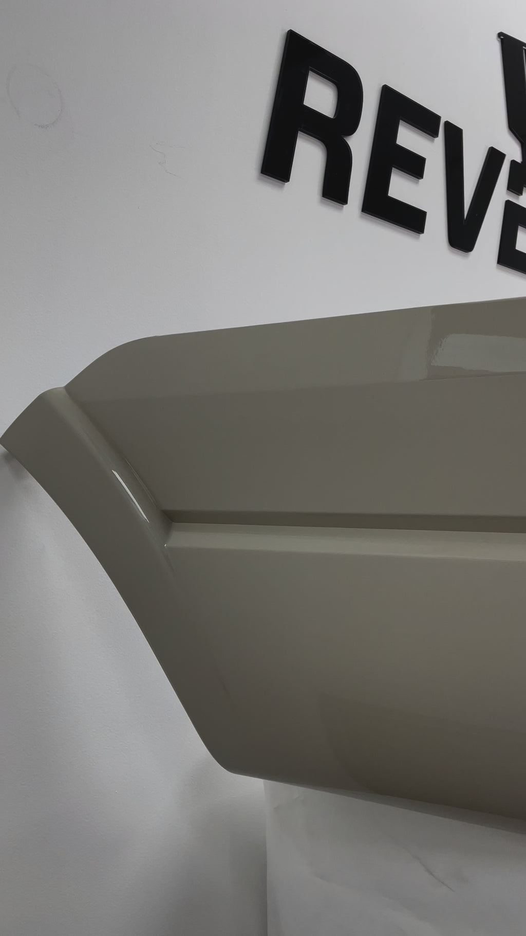 23539 - 2004-2006 Ford Expedition Rear Bumper Painted (Limited/XLT Sport/Eddie Bauer) Cashmere Tricoat (G4) 3L1Z17K835GAB FO1100370