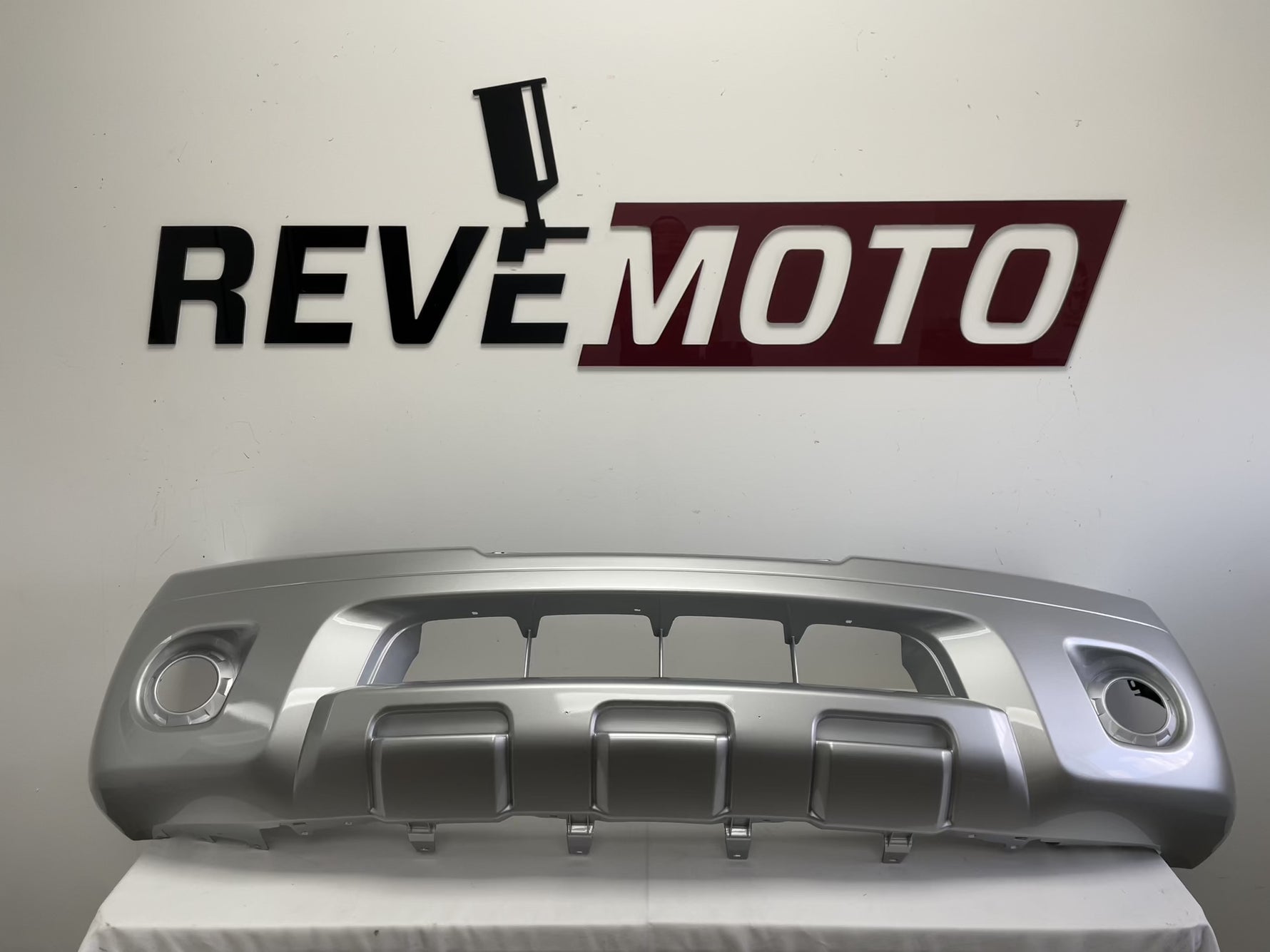 25640 - 2009-2021 Nissan Frontier Front Bumper Painted Liquid Platinum Metallic K23 62022ZL00B NI1000263