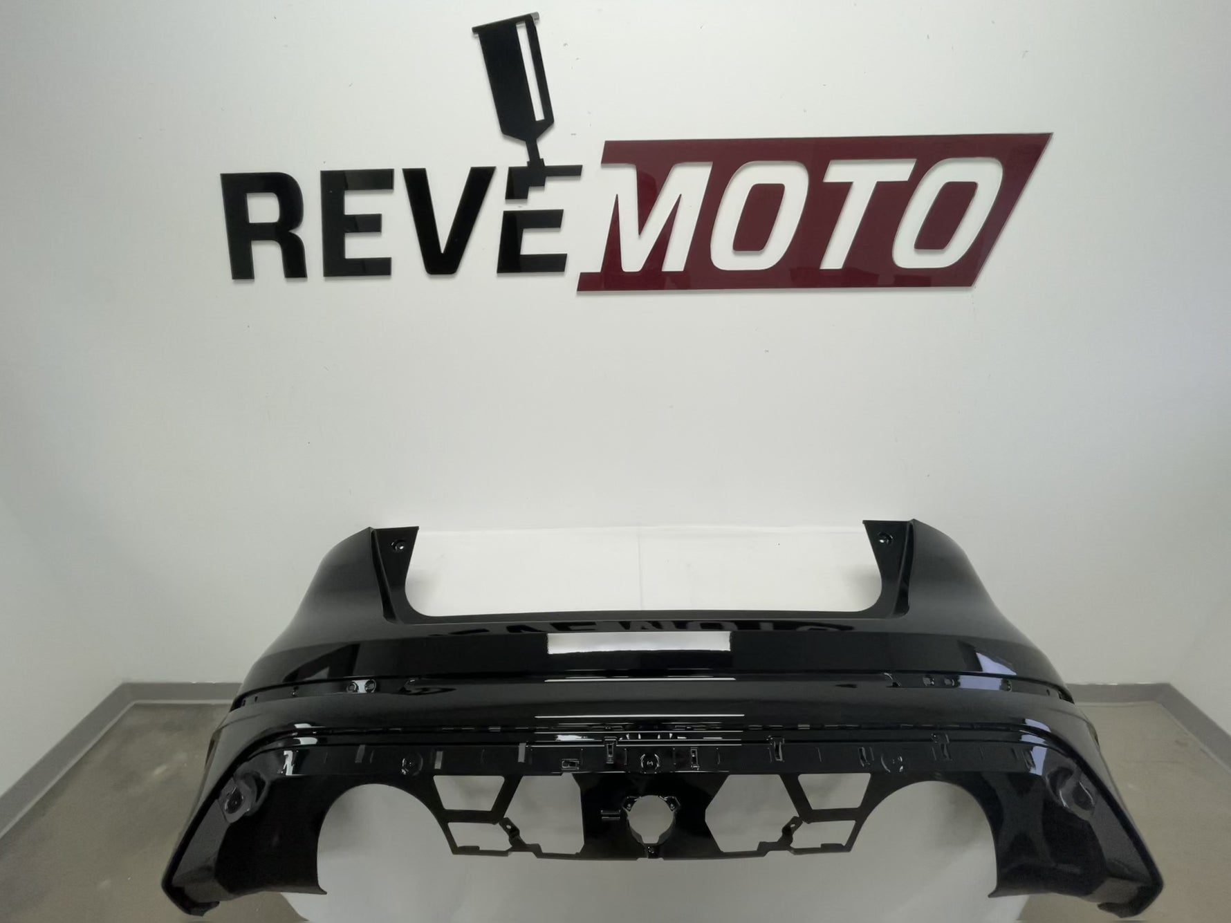 25923 - 2016-2018 Ford Focus  Rear Bumper Painted (RS Model) Absolute Black (G1) G1EZ17906AA