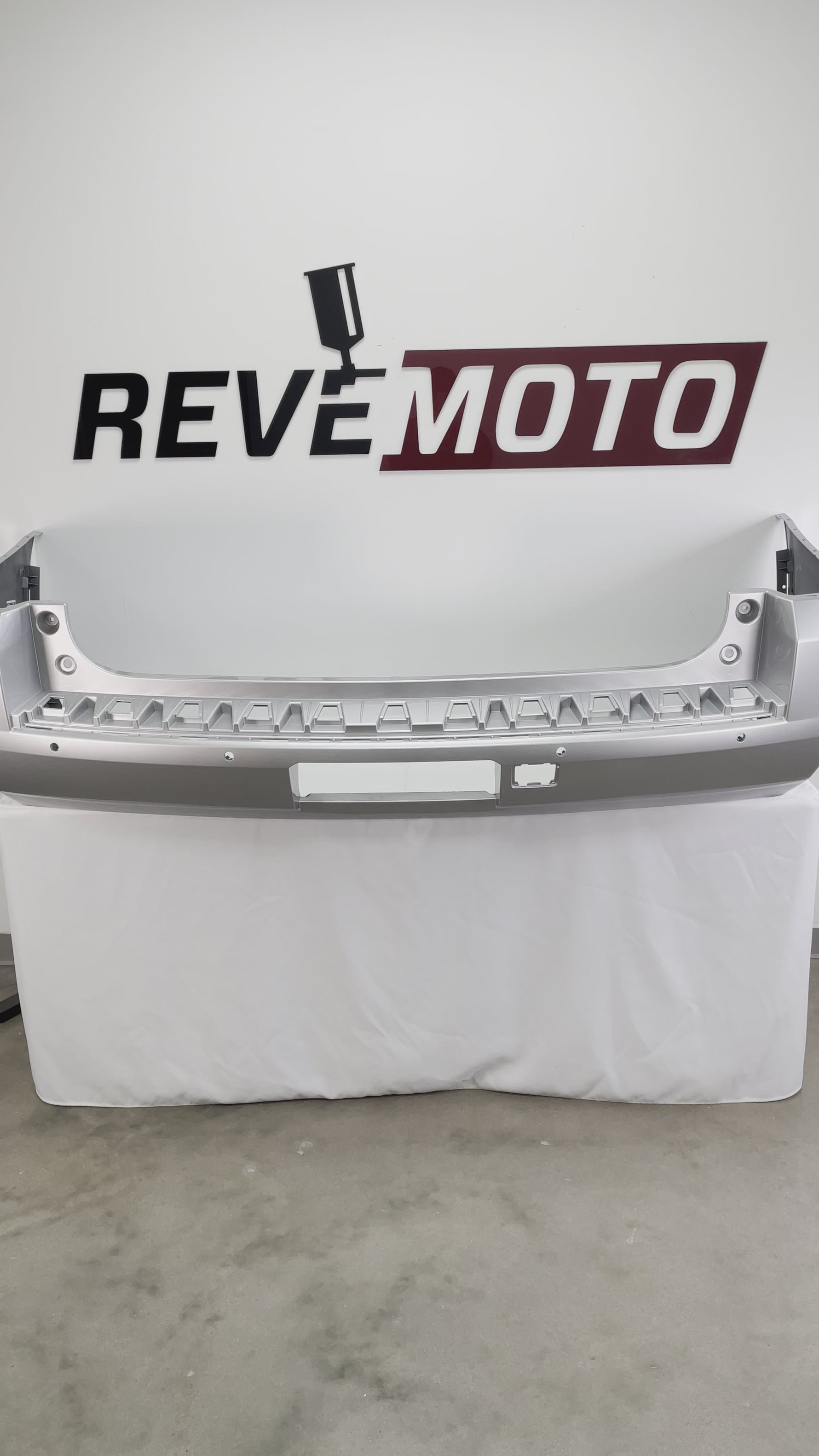 2017-2020 Chevrolet Suburban Rear Bumper Painted Switchblade Silver Metallic (WA636R) 84335289 GM1100A30